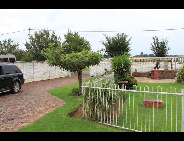 4 BEDROOM PROPERTY TO RENT IN SELECTION PARK